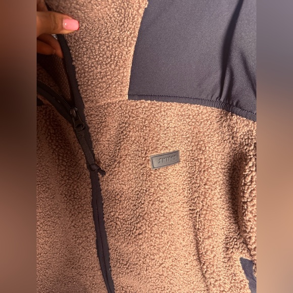 SOLDOUT SKIMS Chocolate and Black Fleece Jacket - Picture 3 of 8
